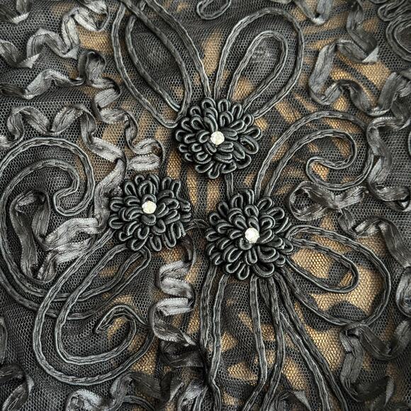 Vintage Sheer Embroidered Button-Up Top with Asymmetric Hem (M/L) - Picture 5 of 6